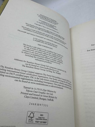 Snuff (Waterstones gold edition)